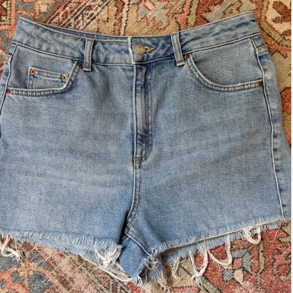 Topshop Moto Mom Denim Shorts Light Wash Blue Frayed Hem | US Size 6